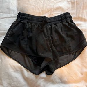 Lululemon Hotty Hot Low-Rise Short 2.5”
